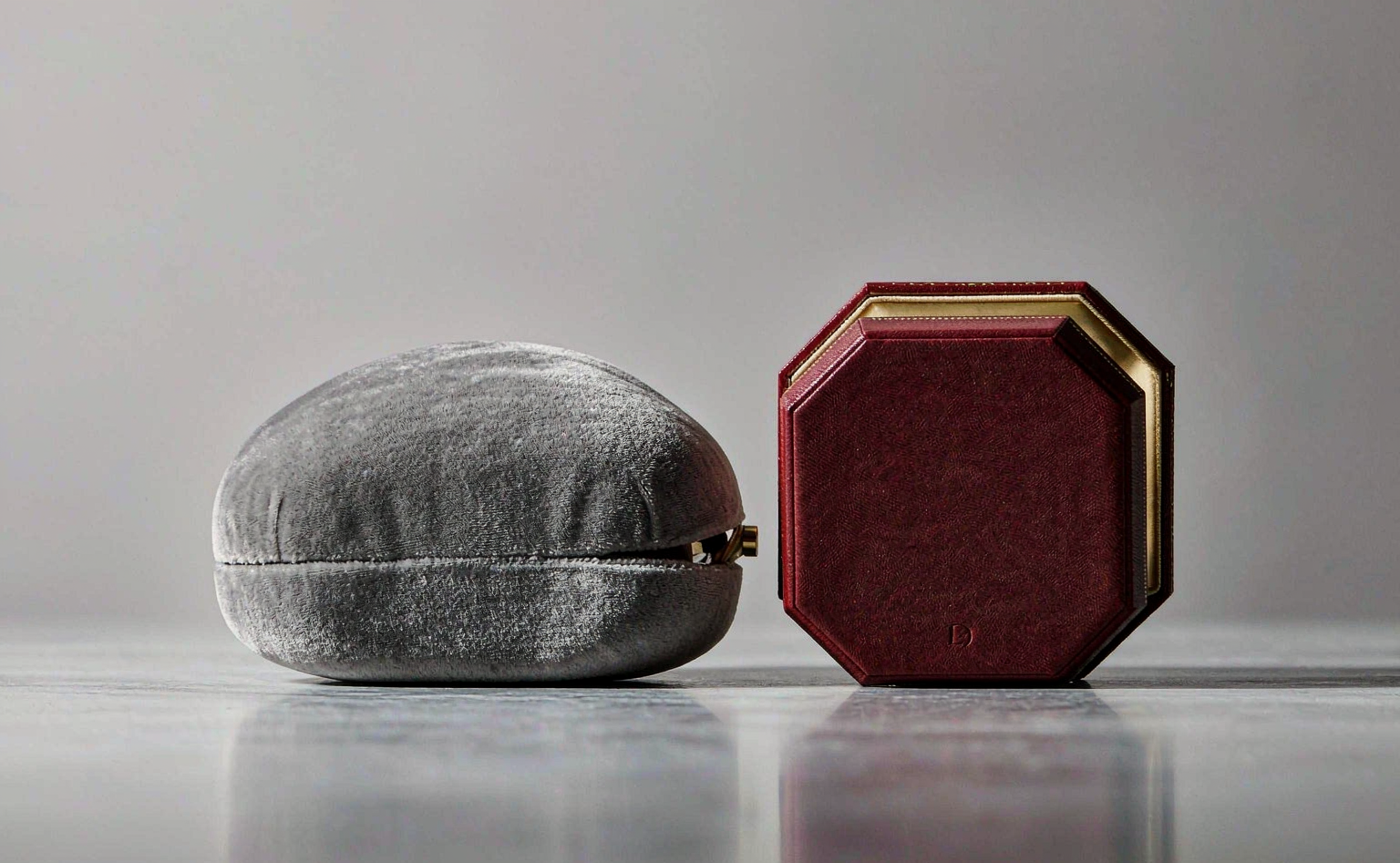 软盒硬盒并排，客人一摸就懂 | Soft Box, Hard Box: Side by Side, She Gets It