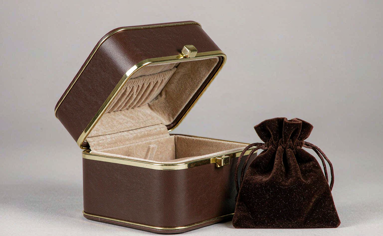 盒与袋，按价配着用 | Box and Pouch: Matched to the Price