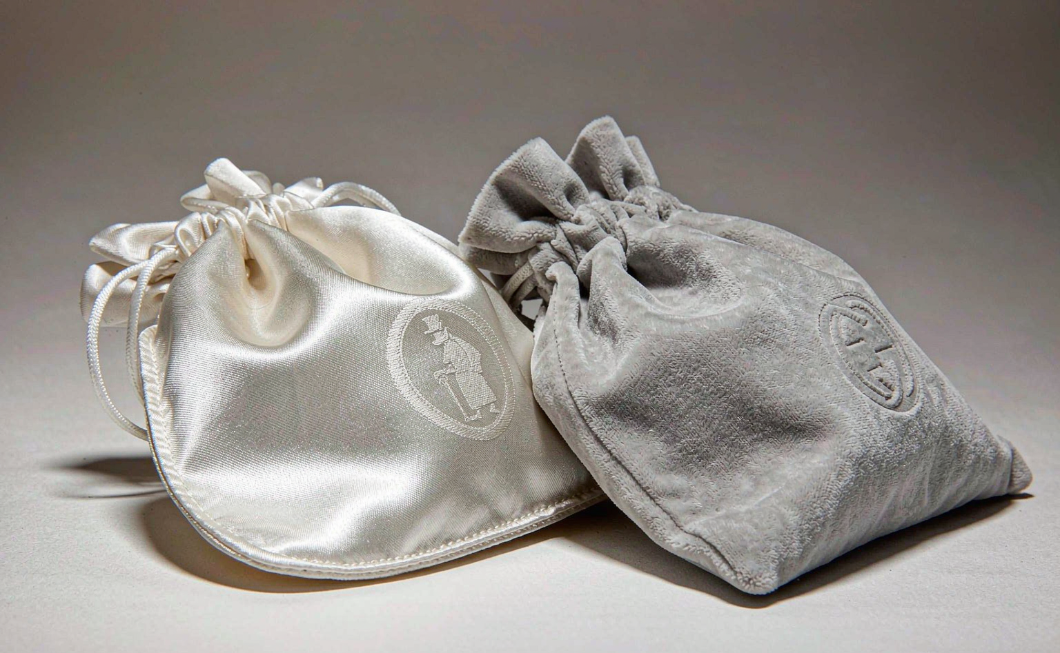 浅色珠宝袋，仓库里怎么堆不花 | Storing Light Pouches So They Don't Stain